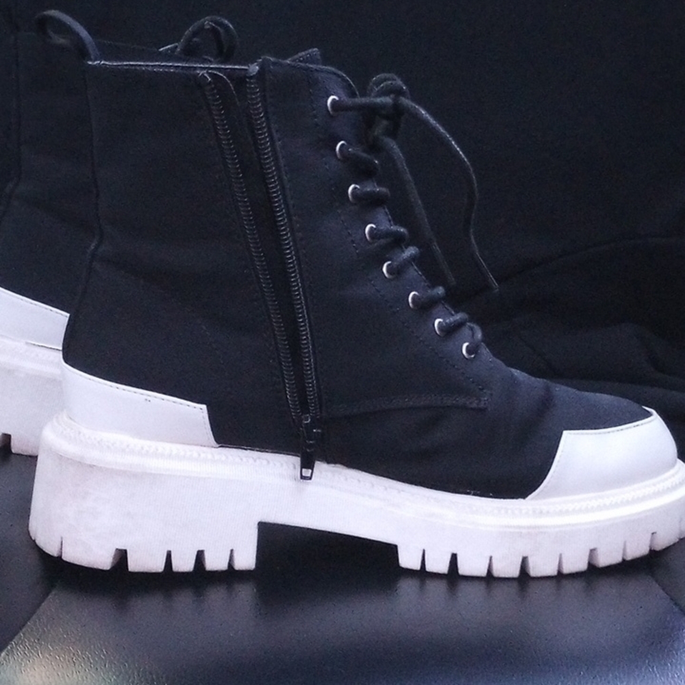 Black and White Lace-Up Boots - Picture 5 of 10